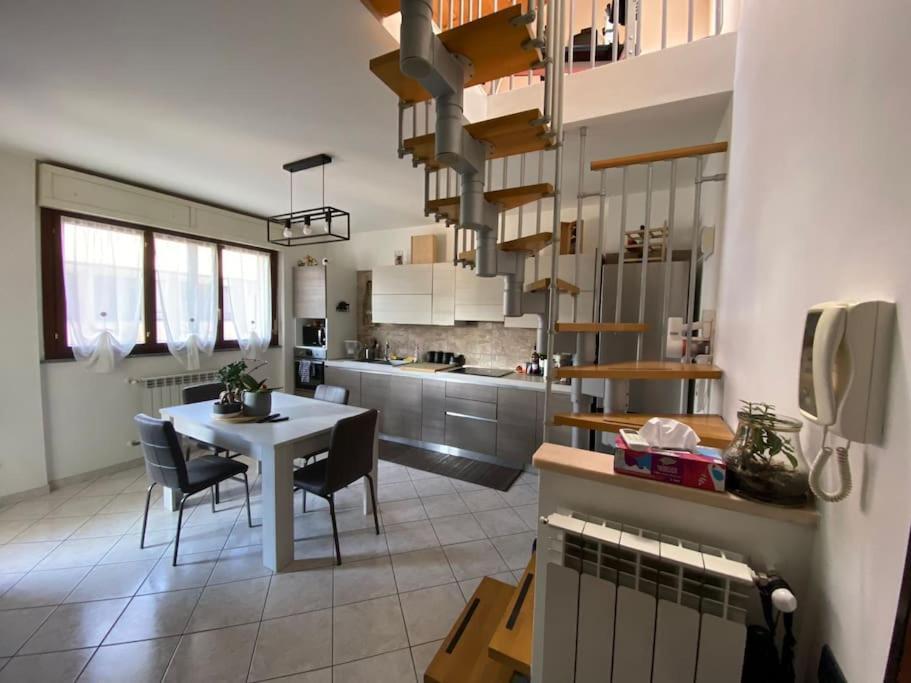 "Come A Casa" - Appartamento Gigi - Self Check In - Ospedale Humanitas - Forum Assago - Tram15 Rozzano Exterior foto