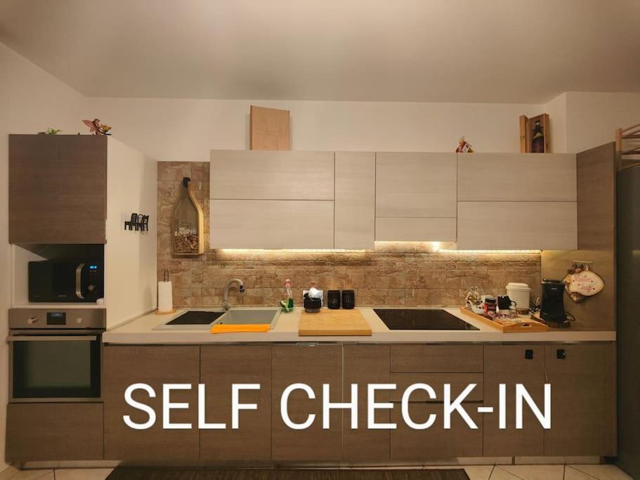 "Come A Casa" - Appartamento Gigi - Self Check In - Ospedale Humanitas - Forum Assago - Tram15 Rozzano Exterior foto
